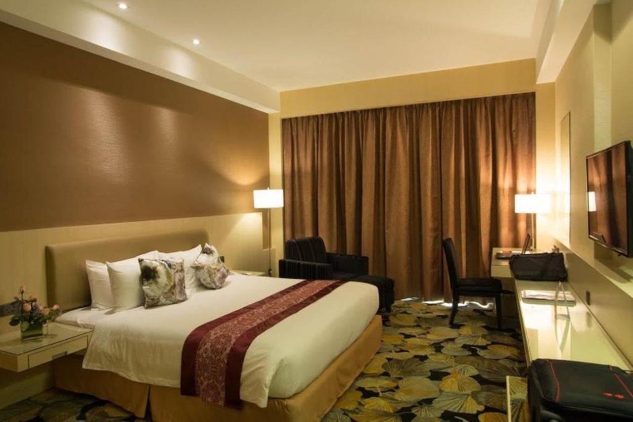 Imperial Hotel Кучінг Екстер'єр фото