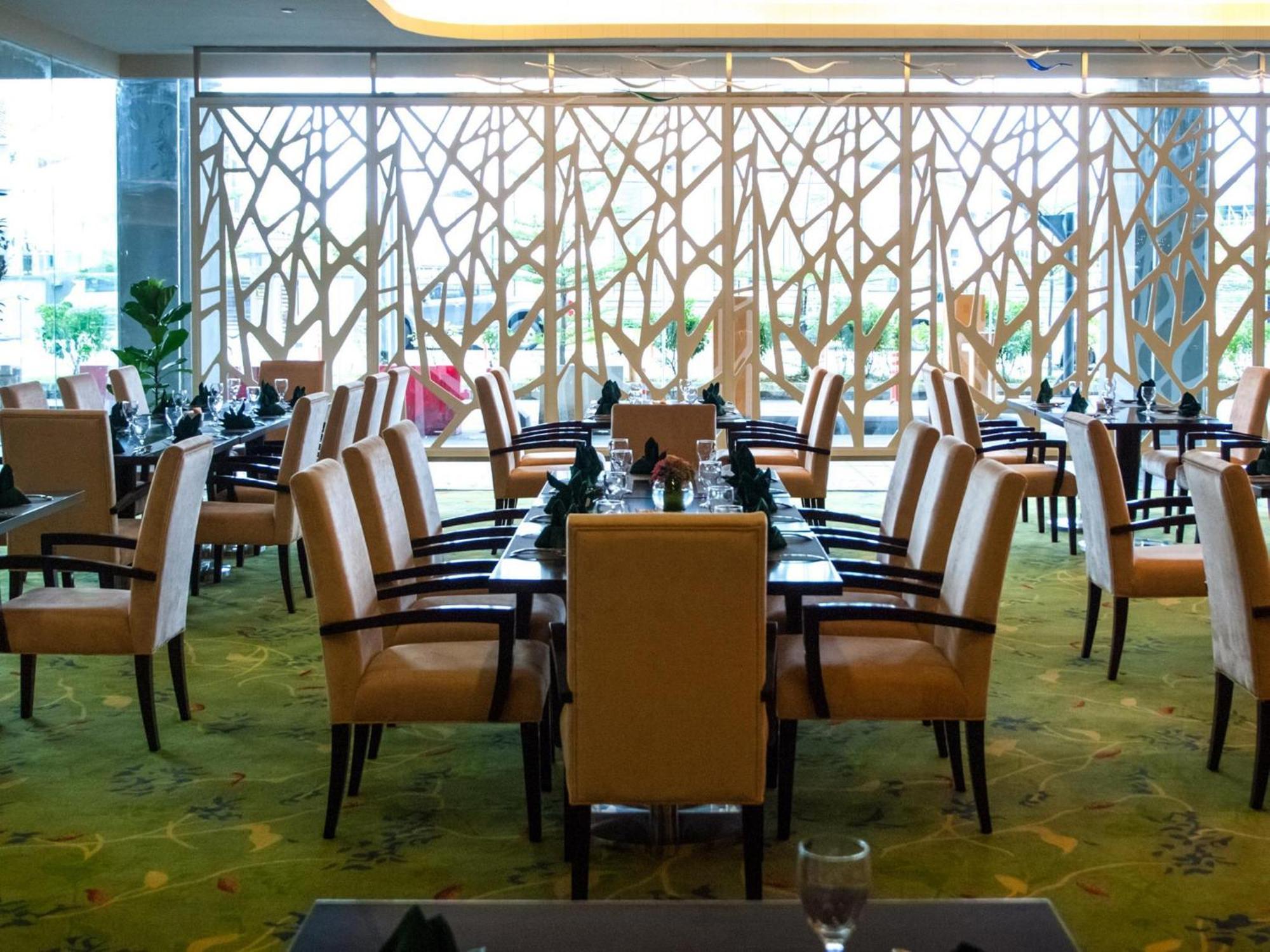 Imperial Hotel Кучінг Екстер'єр фото