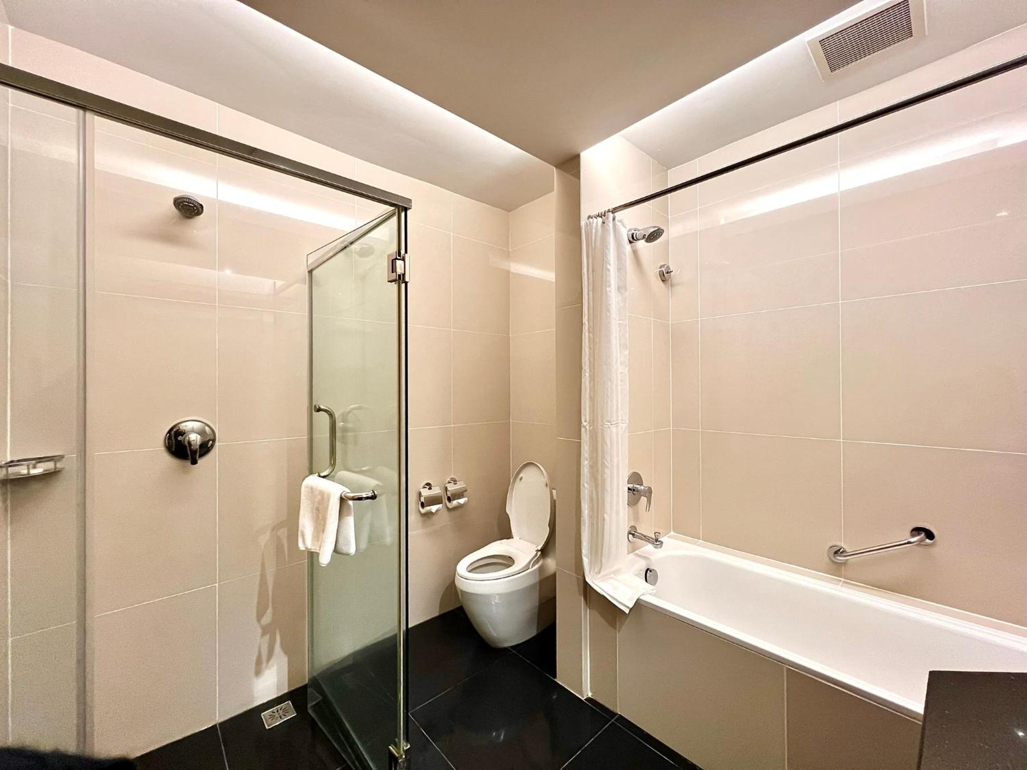 Imperial Hotel Кучінг Екстер'єр фото