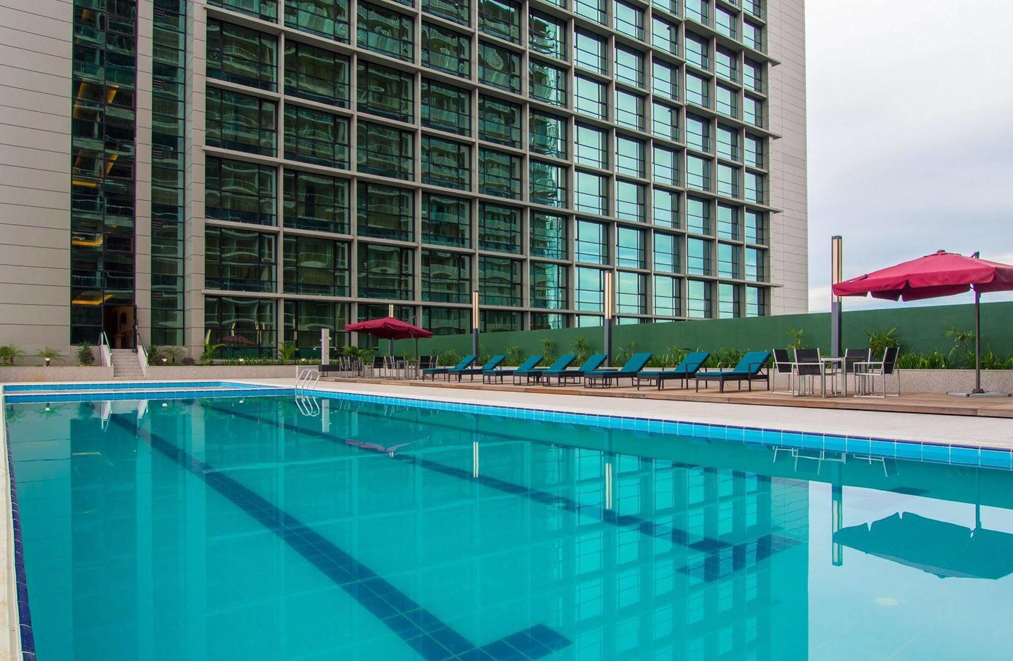 Imperial Hotel Кучінг Екстер'єр фото